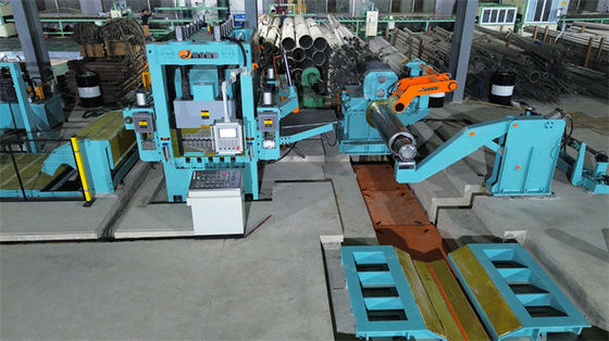 Stainless Steel Sheet Servo Cut To Length Line With Edge Trimmer (Konuç kesicisi ile uzunluk çizgisine kesilen paslanmaz çelik levhası servisi)